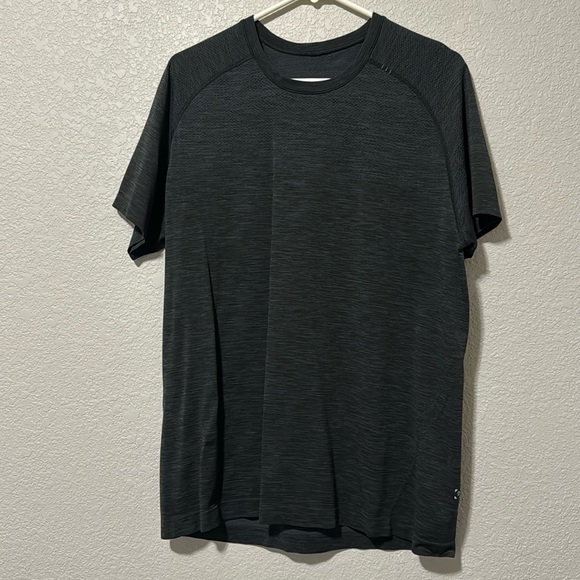 Lululemon Metal Vent Tech Size L - Picture 1 of 5